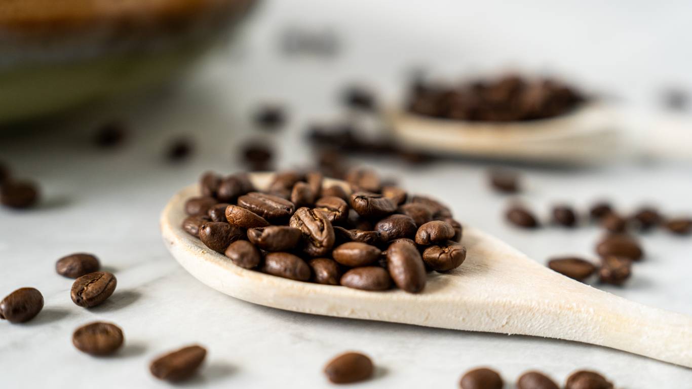 Je bekijkt nu Biologische koffie: Wat zijn de verschillen met niet-biologische koffiebonen?