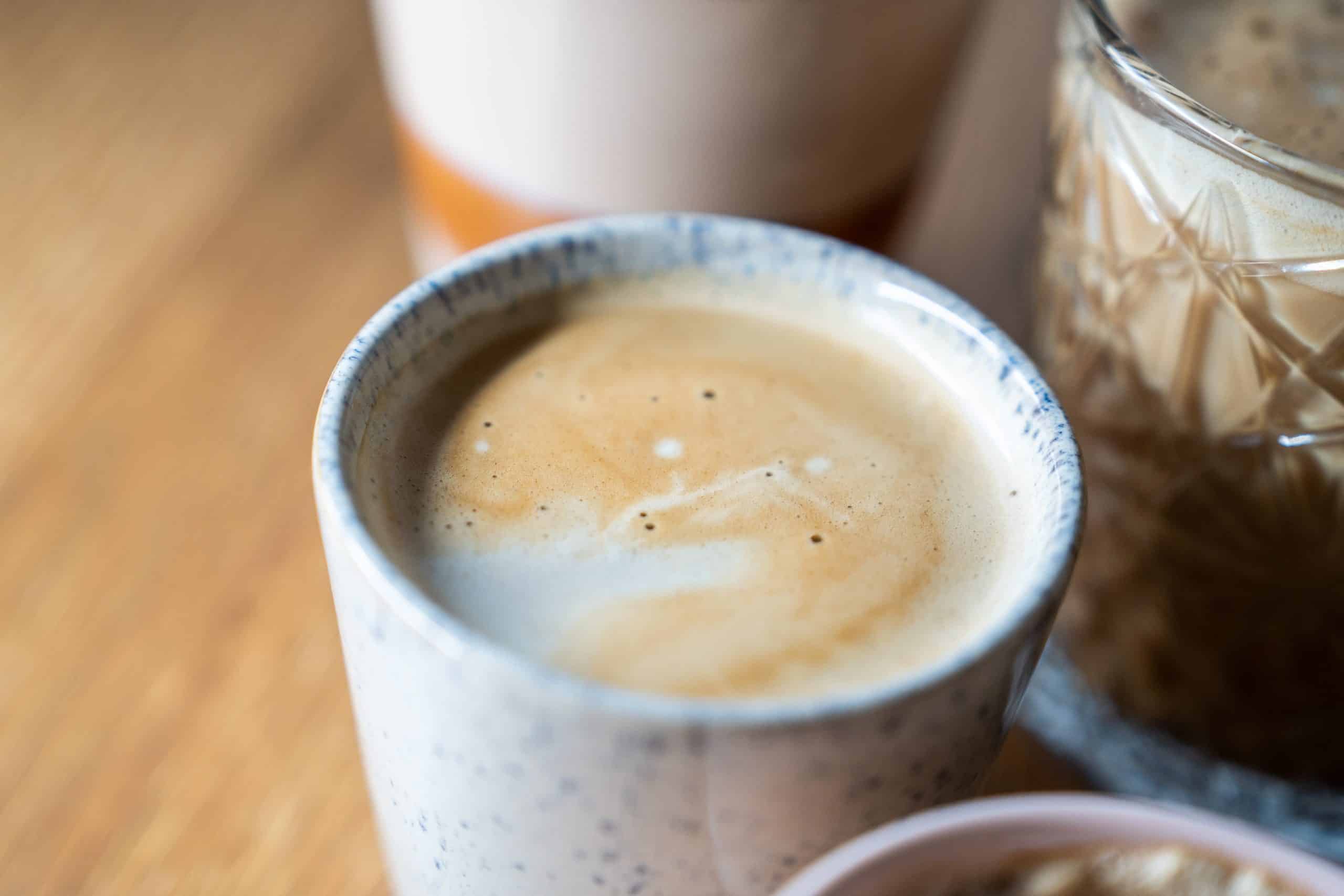 Lees meer over het artikel Lekkere cappuccino of latte macchiato? Melk opschuimen, doe je zo!